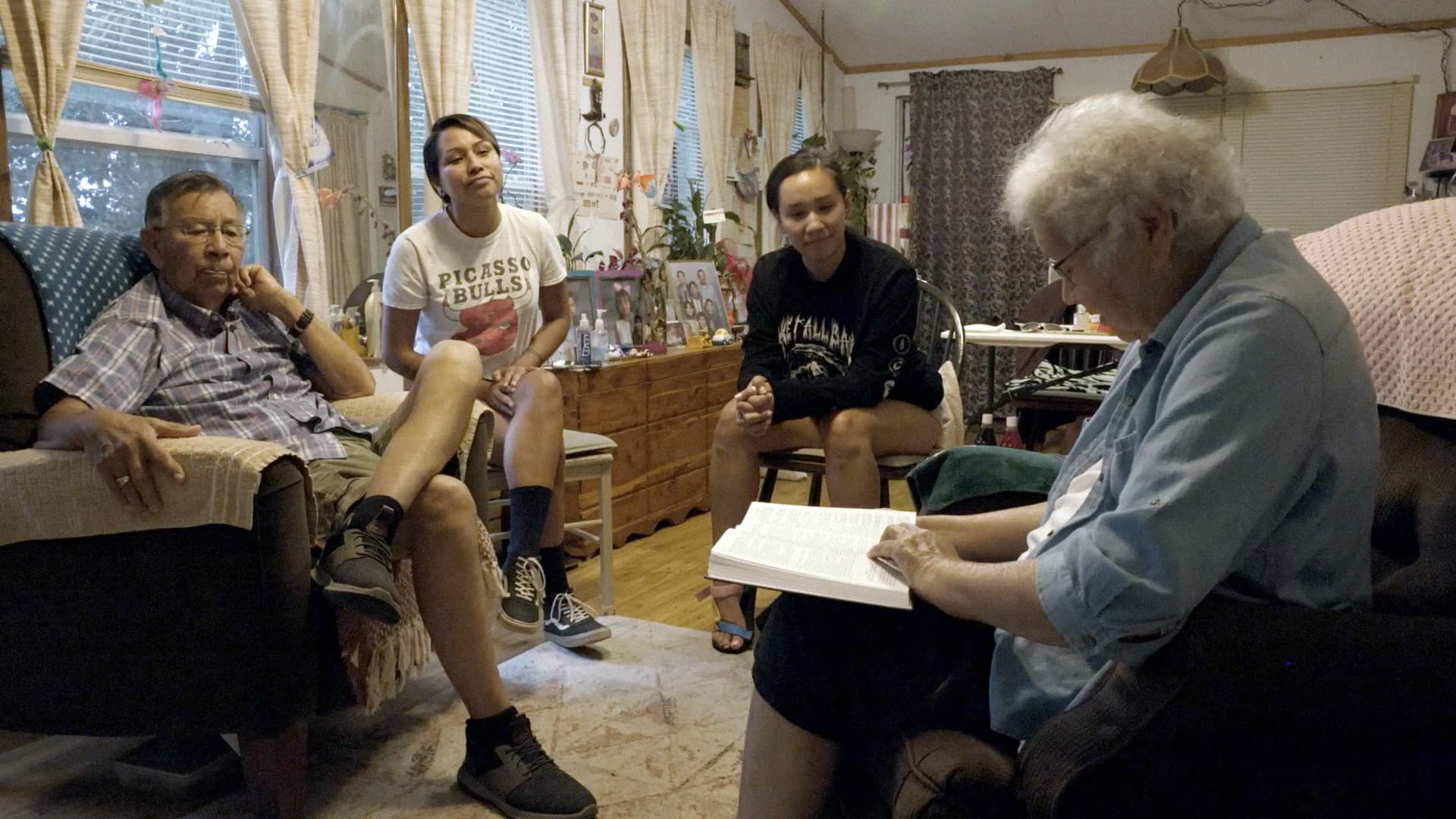 Still from ᏓᏗᏬᏂᏏ / We Will Speak